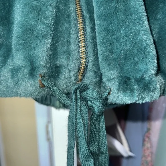 NEVER WORN FUR JACKET FOR WOMEN - Picture 3 of 5